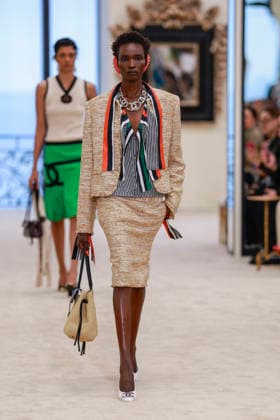 Chanel Collection Croisière 2026 2027 Chanel Cruise fashion show at the Casino municipal de Biarritz, France, on April 28, 2026 Olivier Borde Bestimage A model walks the runway at the Chanel Cruise 2025 fashion show at the Biarritz Municipal Casino, France, on April 28, 2026 Biarritz France  Copyright: xOLIVIERxBORDEx xBESTIMAGExOLIVIERxBORDEx xBESTIMAGEx