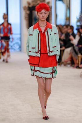 Chanel Collection Croisière 2026 2027 Chanel Cruise fashion show at the Casino municipal de Biarritz, France, on April 28, 2026 Olivier Borde Bestimage A model walks the runway at the Chanel Cruise 2025 fashion show at the Biarritz Municipal Casino, France, on April 28, 2026 Biarritz France  Copyright: xOLIVIERxBORDEx xBESTIMAGExOLIVIERxBORDEx xBESTIMAGEx