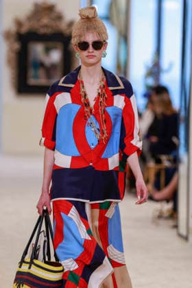 Chanel Collection Croisière 2026 2027 Chanel Cruise fashion show at the Casino municipal de Biarritz, France, on April 28, 2026 Olivier Borde Bestimage A model walks the runway at the Chanel Cruise 2025 fashion show at the Biarritz Municipal Casino, France, on April 28, 2026 Biarritz France  Copyright: xOLIVIERxBORDEx xBESTIMAGExOLIVIERxBORDEx xBESTIMAGEx