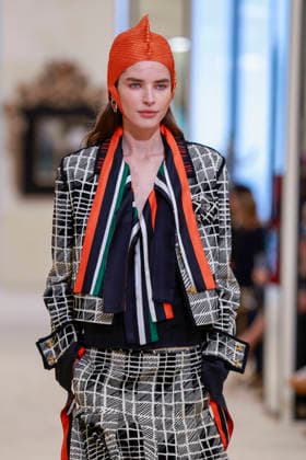 Chanel Collection Croisière 2026 2027 Chanel Cruise fashion show at the Casino municipal de Biarritz, France, on April 28, 2026 Olivier Borde Bestimage A model walks the runway at the Chanel Cruise 2025 fashion show at the Biarritz Municipal Casino, France, on April 28, 2026 Biarritz France  Copyright: xOLIVIERxBORDEx xBESTIMAGExOLIVIERxBORDEx xBESTIMAGEx