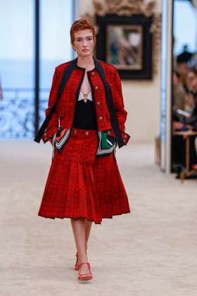 Chanel Collection Croisière 2026 2027 Chanel Cruise fashion show at the Casino municipal de Biarritz, France, on April 28, 2026 Olivier Borde Bestimage A model walks the runway at the Chanel Cruise 2025 fashion show at the Biarritz Municipal Casino, France, on April 28, 2026 Biarritz France  Copyright: xOLIVIERxBORDEx xBESTIMAGExOLIVIERxBORDEx xBESTIMAGEx