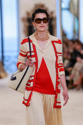 Chanel Collection Croisière 2026 2027 Chanel Cruise fashion show at the Casino municipal de Biarritz, France, on April 28, 2026 Olivier Borde Bestimage A model walks the runway at the Chanel Cruise 2025 fashion show at the Biarritz Municipal Casino, France, on April 28, 2026 Biarritz France  Copyright: xOLIVIERxBORDEx xBESTIMAGExOLIVIERxBORDEx xBESTIMAGEx