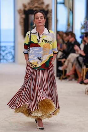 Chanel Collection Croisière 2026 2027 Chanel Cruise fashion show at the Casino municipal de Biarritz, France, on April 28, 2026 Olivier Borde Bestimage A model walks the runway at the Chanel Cruise 2025 fashion show at the Biarritz Municipal Casino, France, on April 28, 2026 Biarritz France  Copyright: xOLIVIERxBORDEx xBESTIMAGExOLIVIERxBORDEx xBESTIMAGEx