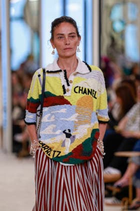 Chanel Collection Croisière 2026 2027 Chanel Cruise fashion show at the Casino municipal de Biarritz, France, on April 28, 2026 Olivier Borde Bestimage A model walks the runway at the Chanel Cruise 2025 fashion show at the Biarritz Municipal Casino, France, on April 28, 2026 Biarritz France  Copyright: xOLIVIERxBORDEx xBESTIMAGExOLIVIERxBORDEx xBESTIMAGEx