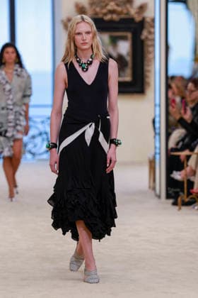 Chanel Collection Croisière 2026 2027 Chanel Cruise fashion show at the Casino municipal de Biarritz, France, on April 28, 2026 Olivier Borde Bestimage A model walks the runway at the Chanel Cruise 2025 fashion show at the Biarritz Municipal Casino, France, on April 28, 2026 Biarritz France  Copyright: xOLIVIERxBORDEx xBESTIMAGExOLIVIERxBORDEx xBESTIMAGEx