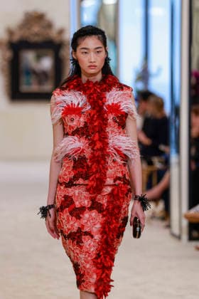 Chanel Collection Croisière 2026 2027 Chanel Cruise fashion show at the Casino municipal de Biarritz, France, on April 28, 2026 Olivier Borde Bestimage A model walks the runway at the Chanel Cruise 2025 fashion show at the Biarritz Municipal Casino, France, on April 28, 2026 Biarritz France  Copyright: xOLIVIERxBORDEx xBESTIMAGExOLIVIERxBORDEx xBESTIMAGEx