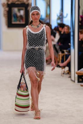 Chanel Collection Croisière 2026 2027 Chanel Cruise fashion show at the Casino municipal de Biarritz, France, on April 28, 2026 Olivier Borde Bestimage A model walks the runway at the Chanel Cruise 2025 fashion show at the Biarritz Municipal Casino, France, on April 28, 2026 Biarritz France  Copyright: xOLIVIERxBORDEx xBESTIMAGExOLIVIERxBORDEx xBESTIMAGEx