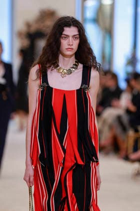 Chanel Collection Croisière 2026 2027 Chanel Cruise fashion show at the Casino municipal de Biarritz, France, on April 28, 2026 Olivier Borde Bestimage A model walks the runway at the Chanel Cruise 2025 fashion show at the Biarritz Municipal Casino, France, on April 28, 2026 Biarritz France  Copyright: xOLIVIERxBORDEx xBESTIMAGExOLIVIERxBORDEx xBESTIMAGEx