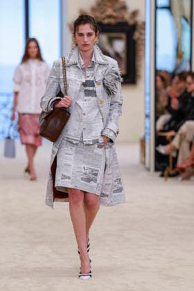 Chanel Collection Croisière 2026 2027 Chanel Cruise fashion show at the Casino municipal de Biarritz, France, on April 28, 2026 Olivier Borde Bestimage A model walks the runway at the Chanel Cruise 2025 fashion show at the Biarritz Municipal Casino, France, on April 28, 2026 Biarritz France  Copyright: xOLIVIERxBORDEx xBESTIMAGExOLIVIERxBORDEx xBESTIMAGEx