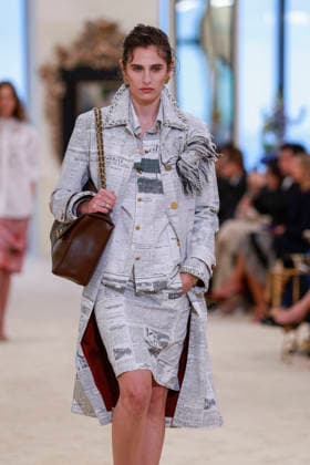 Chanel Collection Croisière 2026 2027 Chanel Cruise fashion show at the Casino municipal de Biarritz, France, on April 28, 2026 Olivier Borde Bestimage A model walks the runway at the Chanel Cruise 2025 fashion show at the Biarritz Municipal Casino, France, on April 28, 2026 Biarritz France  Copyright: xOLIVIERxBORDEx xBESTIMAGExOLIVIERxBORDEx xBESTIMAGEx