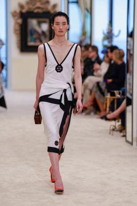 Chanel Collection Croisière 2026 2027 Chanel Cruise fashion show at the Casino municipal de Biarritz, France, on April 28, 2026 Olivier Borde Bestimage A model walks the runway at the Chanel Cruise 2025 fashion show at the Biarritz Municipal Casino, France, on April 28, 2026 Biarritz France  Copyright: xOLIVIERxBORDEx xBESTIMAGExOLIVIERxBORDEx xBESTIMAGEx