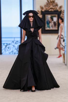 Chanel Collection Croisière 2026 2027 Chanel Cruise fashion show at the Casino municipal de Biarritz, France, on April 28, 2026 Olivier Borde Bestimage A model walks the runway at the Chanel Cruise 2025 fashion show at the Biarritz Municipal Casino, France, on April 28, 2026 Biarritz France  Copyright: xOLIVIERxBORDEx xBESTIMAGExOLIVIERxBORDEx xBESTIMAGEx