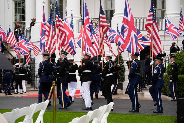 April 28, 2026, Washington, District Of Columbia, USA: Troops get into position prior to the State arrival ceremony honoring King Charles III and Queen Camilla on the South Lawn of the White House in Washington, DC, USA, on April 28, 2026 in Washington, DC, USA Washington USA - ZUMAs152 20260428_faa_s152_001 Copyright: xYurixGripasx-xPoolxviaxCNPx