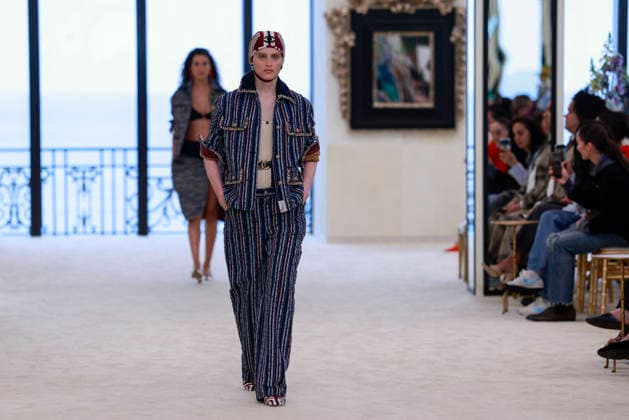 Chanel N°2 Collection Croisière 2026 2027 Chanel Cruise fashion show at the Biarritz Municipal Casino, April 28, 2026 Olivier Borde Betimage A model walks the runway at the Chanel Cruise 2025 fashion show at the Biarritz Municipal Casino, France, on April 28, 2026 Biarritz France  Copyright: xOLIVIERxBORDEx xBESTIMAGExOLIVIERxBORDEx xBESTIMAGEx