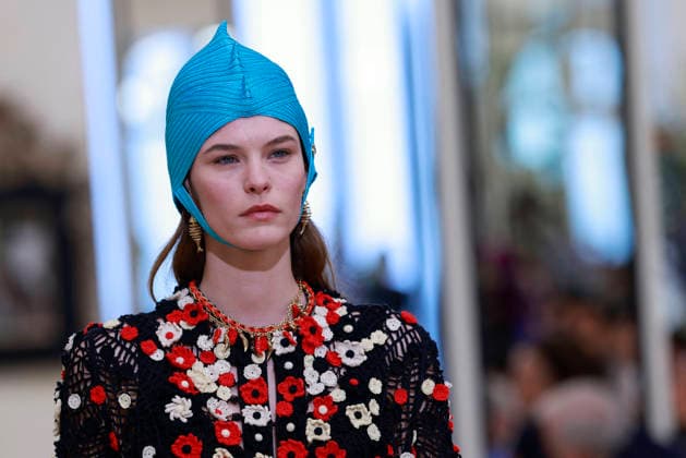 Chanel N°2 Collection Croisière 2026 2027 Chanel Cruise fashion show at the Biarritz Municipal Casino, April 28, 2026 Olivier Borde Betimage A model walks the runway at the Chanel Cruise 2025 fashion show at the Biarritz Municipal Casino, France, on April 28, 2026 Biarritz France  Copyright: xOLIVIERxBORDEx xBESTIMAGExOLIVIERxBORDEx xBESTIMAGEx