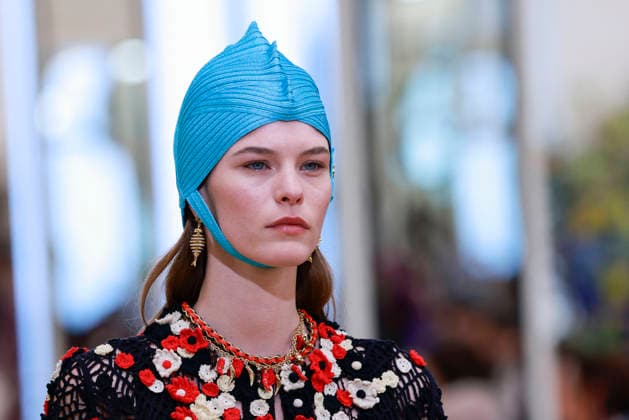 Chanel N°2 Collection Croisière 2026 2027 Chanel Cruise fashion show at the Biarritz Municipal Casino, April 28, 2026 Olivier Borde Betimage A model walks the runway at the Chanel Cruise 2025 fashion show at the Biarritz Municipal Casino, France, on April 28, 2026 Biarritz France  Copyright: xOLIVIERxBORDEx xBESTIMAGExOLIVIERxBORDEx xBESTIMAGEx