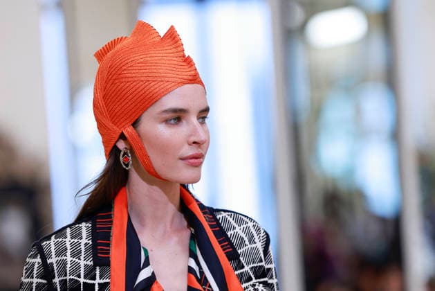 Chanel N°2 Collection Croisière 2026 2027 Chanel Cruise fashion show at the Biarritz Municipal Casino, April 28, 2026 Olivier Borde Betimage A model walks the runway at the Chanel Cruise 2025 fashion show at the Biarritz Municipal Casino, France, on April 28, 2026 Biarritz France  Copyright: xOLIVIERxBORDEx xBESTIMAGExOLIVIERxBORDEx xBESTIMAGEx