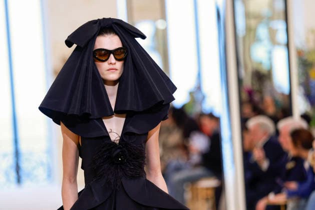 Chanel N°2 Collection Croisière 2026 2027 Chanel Cruise fashion show at the Biarritz Municipal Casino, April 28, 2026 Olivier Borde Betimage A model walks the runway at the Chanel Cruise 2025 fashion show at the Biarritz Municipal Casino, France, on April 28, 2026 Biarritz France  Copyright: xOLIVIERxBORDEx xBESTIMAGExOLIVIERxBORDEx xBESTIMAGEx