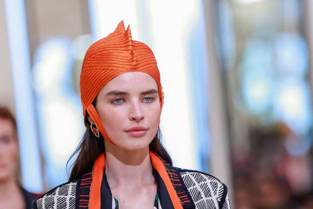 Chanel N°2 Collection Croisière 2026 2027 Chanel Cruise fashion show at the Biarritz Municipal Casino, April 28, 2026 Olivier Borde Betimage A model walks the runway at the Chanel Cruise 2025 fashion show at the Biarritz Municipal Casino, France, on April 28, 2026 Biarritz France  Copyright: xOLIVIERxBORDEx xBESTIMAGExOLIVIERxBORDEx xBESTIMAGEx