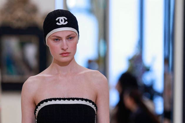 Chanel N°2 Collection Croisière 2026 2027 Chanel Cruise fashion show at the Biarritz Municipal Casino, April 28, 2026 Olivier Borde Betimage A model walks the runway at the Chanel Cruise 2025 fashion show at the Biarritz Municipal Casino, France, on April 28, 2026 Biarritz France  Copyright: xOLIVIERxBORDEx xBESTIMAGExOLIVIERxBORDEx xBESTIMAGEx