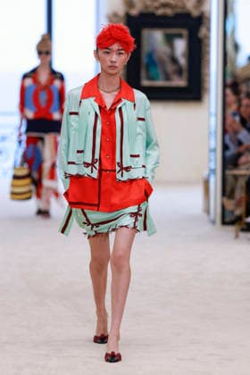 Chanel N°2 Collection Croisière 2026 2027 Chanel Cruise fashion show at the Biarritz Municipal Casino, April 28, 2026 Olivier Borde Betimage A model walks the runway at the Chanel Cruise 2025 fashion show at the Biarritz Municipal Casino, France, on April 28, 2026 Biarritz France  Copyright: xOLIVIERxBORDEx xBESTIMAGExOLIVIERxBORDEx xBESTIMAGEx