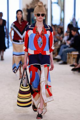 Chanel N°2 Collection Croisière 2026 2027 Chanel Cruise fashion show at the Biarritz Municipal Casino, April 28, 2026 Olivier Borde Betimage A model walks the runway at the Chanel Cruise 2025 fashion show at the Biarritz Municipal Casino, France, on April 28, 2026 Biarritz France  Copyright: xOLIVIERxBORDEx xBESTIMAGExOLIVIERxBORDEx xBESTIMAGEx