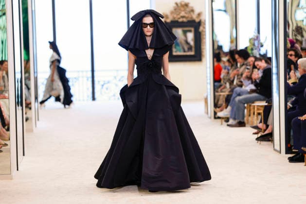 Chanel N°2 Collection Croisière 2026 2027 Chanel Cruise fashion show at the Biarritz Municipal Casino, April 28, 2026 Olivier Borde Betimage A model walks the runway at the Chanel Cruise 2025 fashion show at the Biarritz Municipal Casino, France, on April 28, 2026 Biarritz France  Copyright: xOLIVIERxBORDEx xBESTIMAGExOLIVIERxBORDEx xBESTIMAGEx