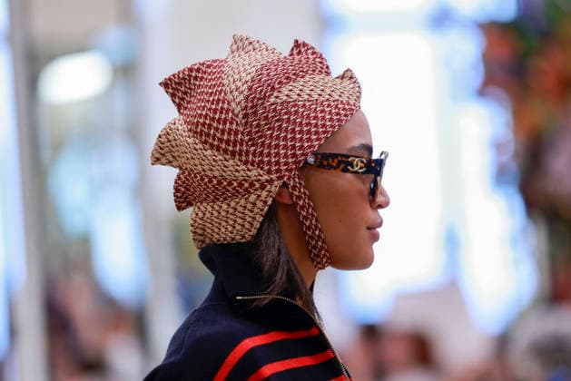 Chanel N°2 Collection Croisière 2026 2027 Chanel Cruise fashion show at the Biarritz Municipal Casino, April 28, 2026 Olivier Borde Betimage A model walks the runway at the Chanel Cruise 2025 fashion show at the Biarritz Municipal Casino, France, on April 28, 2026 Biarritz France  Copyright: xOLIVIERxBORDEx xBESTIMAGExOLIVIERxBORDEx xBESTIMAGEx