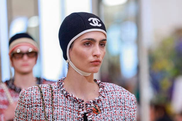 Chanel N°2 Collection Croisière 2026 2027 Chanel Cruise fashion show at the Biarritz Municipal Casino, April 28, 2026 Olivier Borde Betimage A model walks the runway at the Chanel Cruise 2025 fashion show at the Biarritz Municipal Casino, France, on April 28, 2026 Biarritz France  Copyright: xOLIVIERxBORDEx xBESTIMAGExOLIVIERxBORDEx xBESTIMAGEx