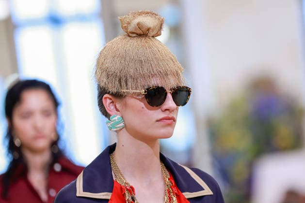 Chanel N°2 Collection Croisière 2026 2027 Chanel Cruise fashion show at the Biarritz Municipal Casino, April 28, 2026 Olivier Borde Betimage A model walks the runway at the Chanel Cruise 2025 fashion show at the Biarritz Municipal Casino, France, on April 28, 2026 Biarritz France  Copyright: xOLIVIERxBORDEx xBESTIMAGExOLIVIERxBORDEx xBESTIMAGEx