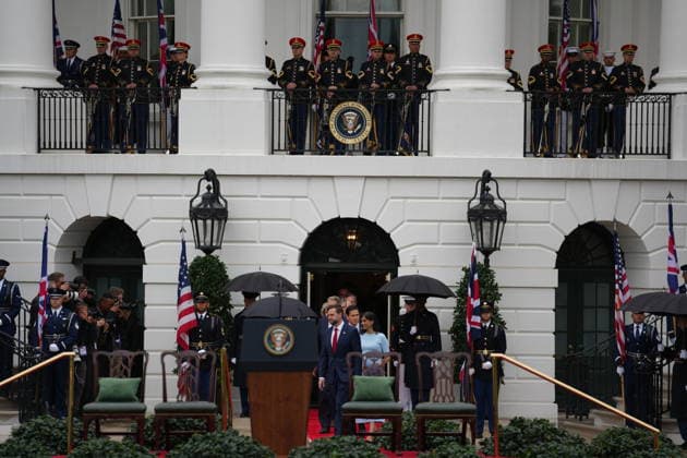 King Charles Arrives at White House WASHINGTON, DC - APRIL 28: Vice President JD Vance and Second Lady Usha Vance exit the White House before the arrival of Great Britain’s King Charles on Tuesday, April 28, 2026 in Washington, D.C. Charles was set to deliver a joint address to Congress as well as attend a state dinner with U.S. President Donald Trump. (Photo by Allison Robbert For The Washington Post via Pool) Washington DC United States  Copyright: xPool ABACAx