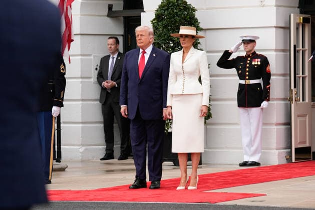 President Donald Trump and First Lady Melania Trump arrive to greet Britain s King Charles III and Queen Camilla at an official welcoming ceremony at the White House in Washington DC on Tuesday, April 28, 2026. The king is on a four-day state visit to the U.S. and will stop in New York and Washington, where he will meet with U.S. officials and deliver an address to Congress.  WAX20260428807 YURIxGRIPAS