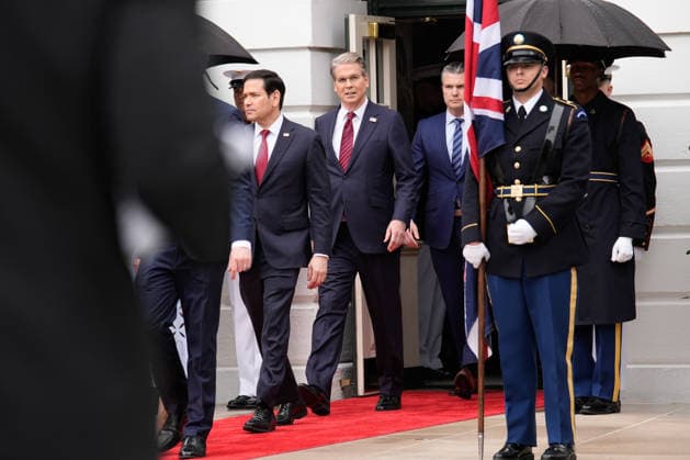 April 28, 2026, Washington, District Of Columbia, USA: United States Secretary of State Marco Rubio, US Secretary of the Treasury Scott Bessent, and US Secretary of War Pete Hegseth arrive for the state arrival ceremony of King Charles III and Queen Camilla on the South Lawn of the White House on April 28, 2026 in Washington, DC Washington USA  - ZUMAs152 20260428_faa_s152_011 Copyright: xYurixGripasx-xPoolxviaxCNPx