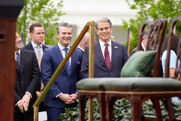 April 28, 2026, Washington, District Of Columbia, USA: United States Secretary of Commerce Howard Lutnick, US Secretary of War Pete Hegseth and US Secretary of the Treasury Scott Bessent at the state arrival ceremony of King Charles III and Queen Camilla on the South Lawn of the White House on April 28, 2026 in Washington, DC Washington USA  - ZUMAs152 20260428_faa_s152_010 Copyright: xYurixGripasx-xPoolxviaxCNPx