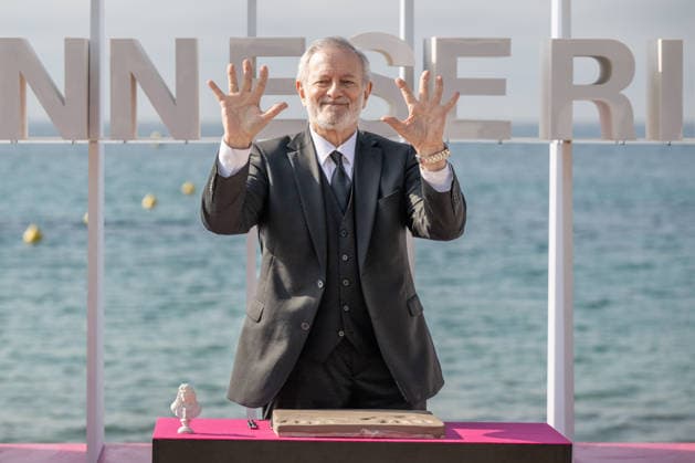 Francis Huster seen for handprinting during the Zodiaque photocall in Hotel Majestic Beach during 9th CanneSeries festival in Cannes, France on April 28, 2026 Photo by Loran Mafar Starface 455461 2026 04 28 Cannes France  Copyright: xLoranxMafarx xStarfacex STAR_455461_026