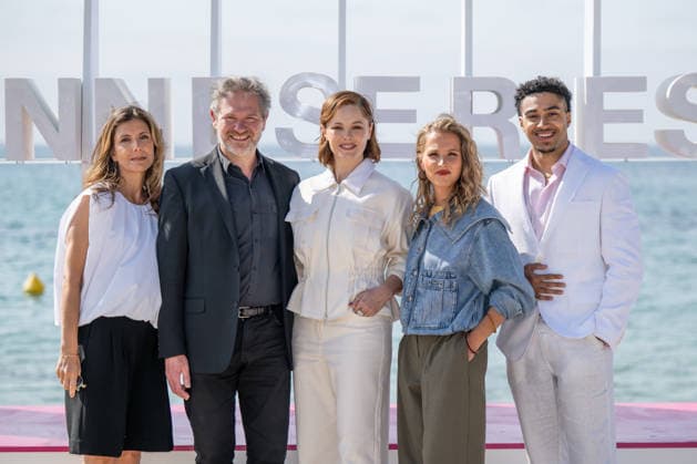 Aline Panel, Regis Romele, Barbara Probst, Deborah Krey and Kriss Laffitte attend the L or bleu photocall in Hotel Majestic Beach during 9th CanneSeries festival in Cannes, France on April 28, 2026 Photo by Loran Mafar Starface 455461 2026 04 28 Cannes France  Copyright: xLoranxMafarx xStarfacex STAR_455461_044