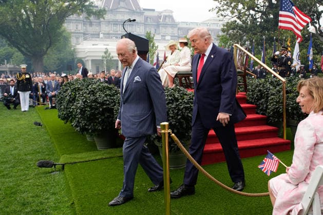 April 28, 2026, Washington, District Of Columbia, USA: United States President Donald J Trump and King Charles III of the United Kingdom of Great Britain and Northern Ireland prepare to review the troops during a State Arrival Ceremony on the South Lawn of the White House in Washington, DC, USA, on March 28, 2026 Washington USA  - ZUMAs152 20260428_faa_s152_047 Copyright: xYurixGripasx-xPoolxviaxCNPx