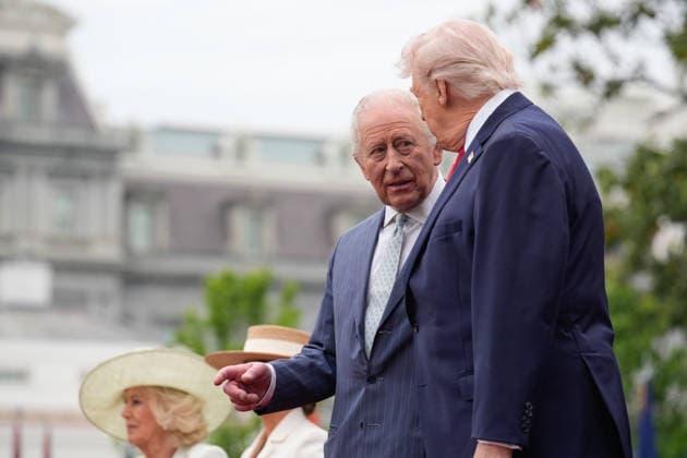 April 28, 2026, Washington, District Of Columbia, USA: United States President Donald J Trump and King Charles III of the United Kingdom of Great Britain and Northern Ireland after reviewing the troops during a State Arrival Ceremony on the South Lawn of the White House in Washington, DC, USA, on March 28, 2026 Washington USA  - ZUMAs152 20260428_faa_s152_048 Copyright: xYurixGripasx-xPoolxviaxCNPx
