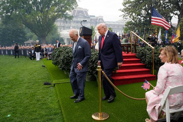 April 28, 2026, Washington, District Of Columbia, USA: United States President Donald J Trump and King Charles III of the United Kingdom of Great Britain and Northern Ireland prepare to review the troops during a State Arrival Ceremony on the South Lawn of the White House in Washington, DC, USA, on March 28, 2026 Washington USA  - ZUMAs152 20260428_faa_s152_049 Copyright: xYurixGripasx-xPoolxviaxCNPx