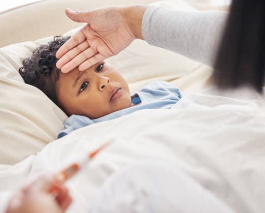 Sick little boy lying in bed while mother takes his temperature with thermometer and feeling forehead. Mother taking care of child with fever. (License=RF) ,model released, Symbolfoto  Copyright: xZoonar.com YurixArcursxpeopleimages.comx 19492313 ,model released, Symbolfoto ,property released