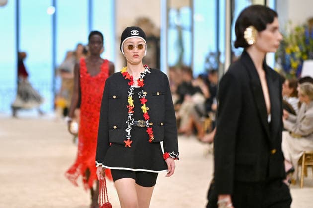 Chanel Cruise 2026 27 - Runway A model walks the runway at the Chanel Cruise 2026-2027 fashion show at Casino Municipal in Biarritz, France on April 28, 2026. Photo by Franck Castel ABACAPRESS.COM Biarritz France  Copyright: xCastelxFranck ABACAx