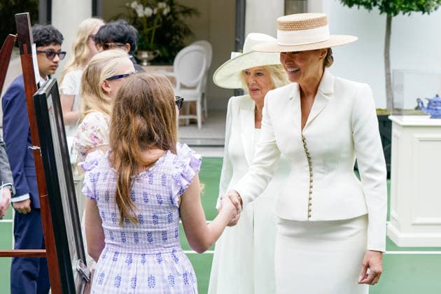 April 28, 2026, Washington, District Of Columbia, USA: WASHINGTON, DC - APRIL 28: U.S. First Lady Melania Trump and the United Kingdom™s Queen Camilla attend an event with students on Tuesday, April 28, 2026 at the White House in Washington, D.C Washington USA - ZUMAs152 20260428_faa_s152_131 Copyright: xMaxinexWallacex-xPoolxviaxCNPx