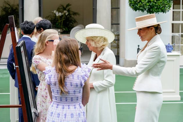 April 28, 2026, Washington, District Of Columbia, USA: WASHINGTON, DC - APRIL 28: U.S. First Lady Melania Trump and the United Kingdom™s Queen Camilla attend an event with students on Tuesday, April 28, 2026 at the White House in Washington, D.C Washington USA - ZUMAs152 20260428_faa_s152_129 Copyright: xMaxinexWallacex-xPoolxviaxCNPx