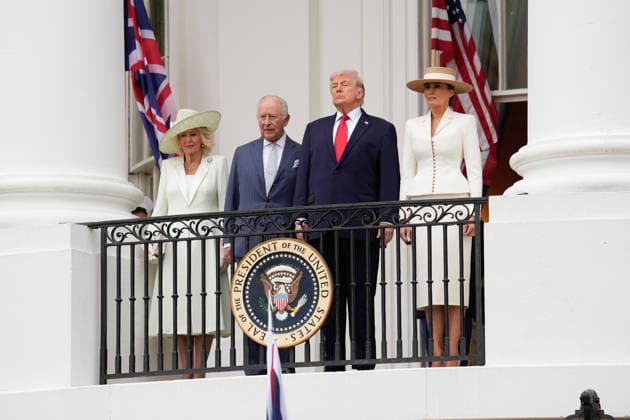 From left to right: Queen Camilla, King Charles III of the United Kingdom of Great Britain and Northern Ireland, United States President Donald J Trump and first lady Melania Trump pose on the Blue Room Balcony during a state arrival ceremony on the South Lawn of the White House in Washington, DC, USA, on April 28, 2026. Copyright: xYurixGripasx xPoolxviaxCNPx MediaPunchx
