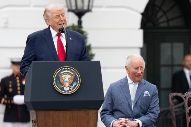 April 28, 2026, Washington, Dc, United States: President Donald Trump welcomes King Charles III of the United Kingdom to the White House for a formal State Visit on April 28, 2026. Washington United States - ZUMAl312 20260428_znp_l312_020 Copyright: xAndrewxLeydenx