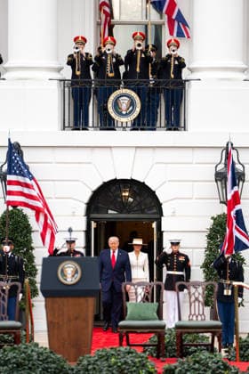 President Donald Trump and First Lady Melania Trump prepare to greet Britain s King Charles III and Queen Camilla as they arrive at an official arrival ceremony at the White House in Washington DC on Tuesday, April 28, 2026. The king is on a four-day state visit to the U.S. and will stop in New York and Washington, where he will meet with U.S. officials and deliver an address to Congress.  WAX20260428702 AllisonxRobbert