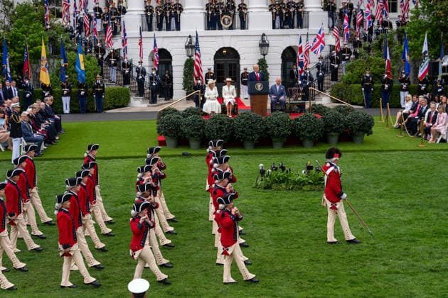 April 28, 2026, Washington, Dc, United States: President Donald Trump welcomes King Charles III of the United Kingdom to the White House for a formal State Visit on April 28, 2026. Washington United States - ZUMAl312 20260428_znp_l312_017 Copyright: xAndrewxLeydenx