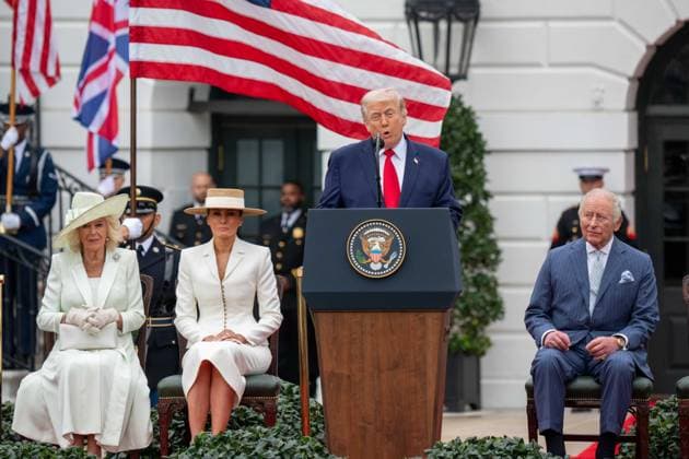 April 28, 2026, Washington, District Of Columbia, USA: President DONALD TRUMP speaks at the podium as First Lady MELANIA TRUMP, QUEEN CAMILLA, and KING CHARLES III sit on stage during the state arrival ceremony at the White House. Washington USA - ZUMAs365 20260428_znp_s365_031 Copyright: xJoeyxSussmanx