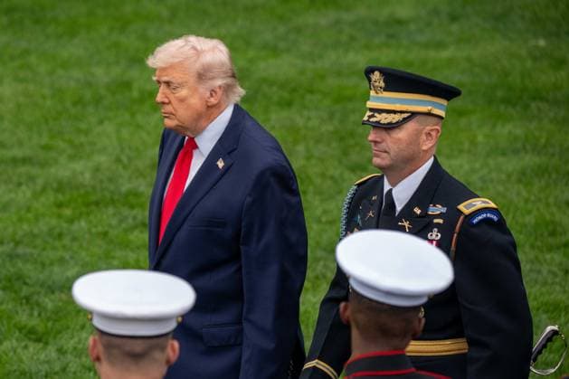 April 28, 2026, Washington, District Of Columbia, USA: President DONALD TRUMP walks with a member of the United States Army as he conducts a review of the troops on the South Lawn of the White House. Washington USA - ZUMAs365 20260428_znp_s365_026 Copyright: xJoeyxSussmanx