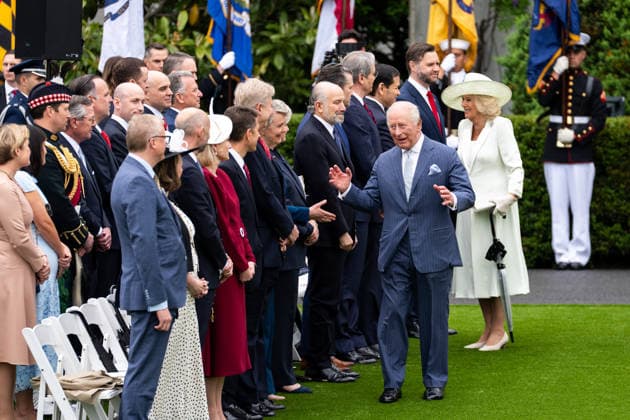 April 28, 2026, Washington, District Of Columbia, USA: WASHINGTON, DC - APRIL 28: King Charles III of the United Kingdom of Great Britain and Northern Ireland smiles at UK ambassador to the US Christian Turner at the White House on Tuesday, April 28, 2026 in Washington, DC, USA Washington USA - ZUMAs152 20260428_faa_s152_157 Copyright: xAllisonxRobbertx-xPoolxviaxCNPx